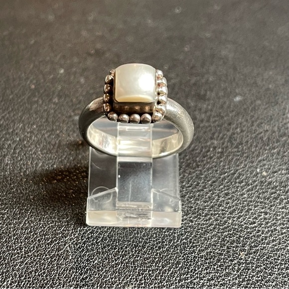 Silpada Sterling Silver Button Frame R1617 Mother Of Pearl Band Ring 925 Sz: 5 - Picture 3 of 8